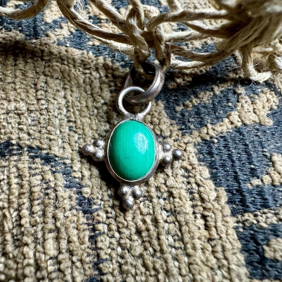 1990’s Macrame necklace with Malachite and silver pendant. - Picture 6 of 13